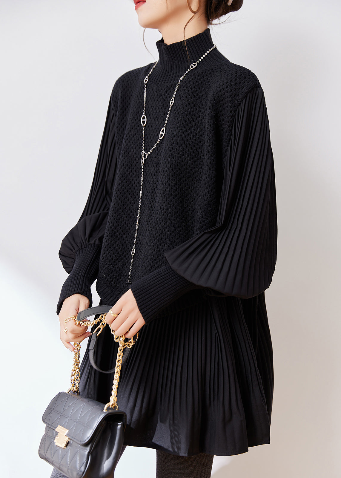 Well Tailored Sweater with a Graceful Silhouette