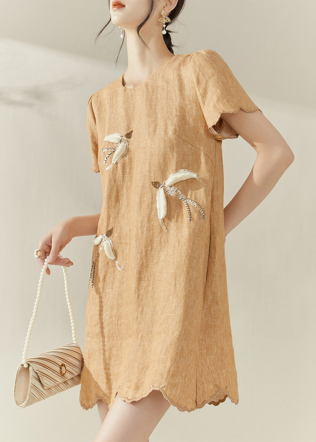Effortlessly Elegant Dress with a Timeless Design