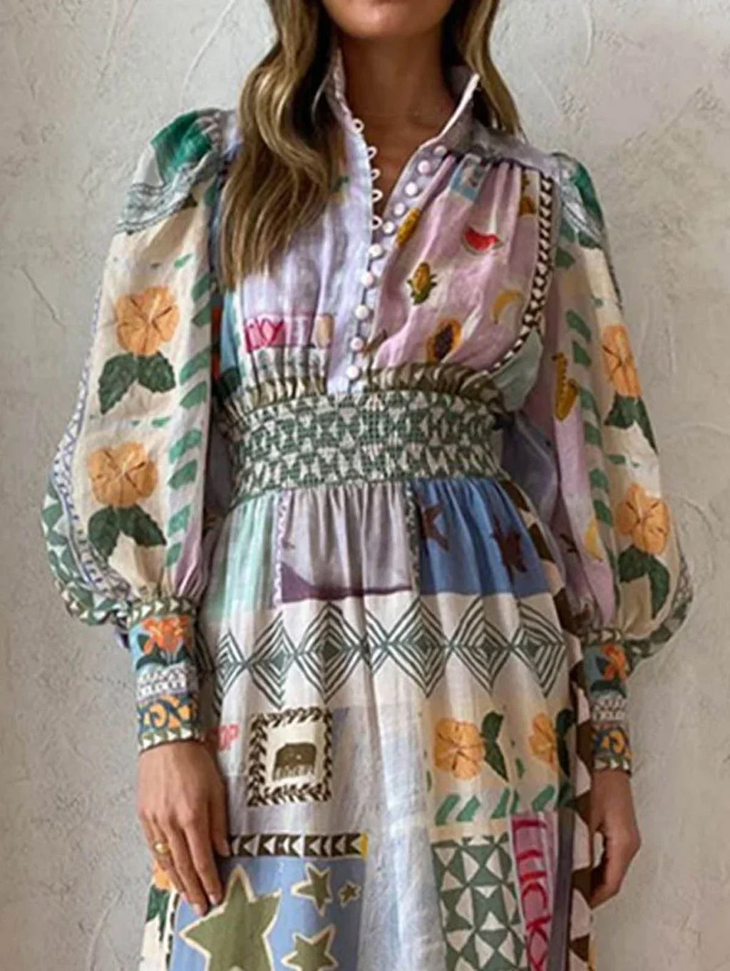 Beautifully Finished Dress in a Timeless Design