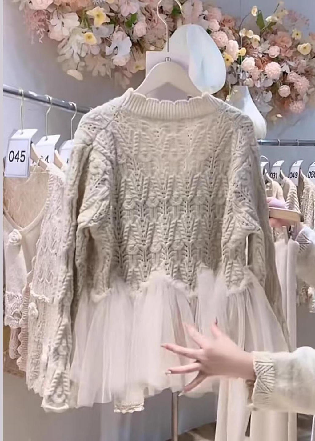 Well Tailored Cardigan with a Graceful Silhouette