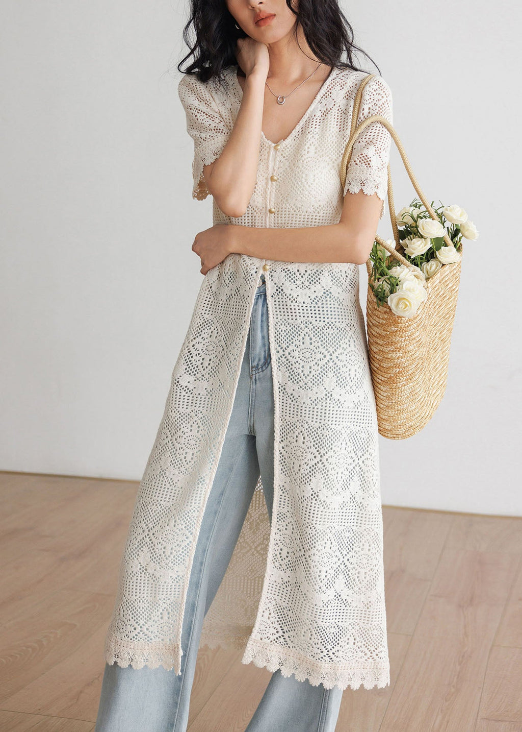 Well Tailored Cardigan with a Graceful Silhouette