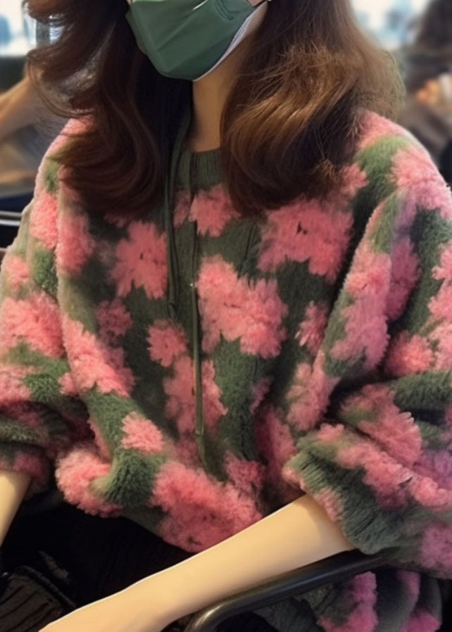 Well Tailored Sweater with a Graceful Silhouette
