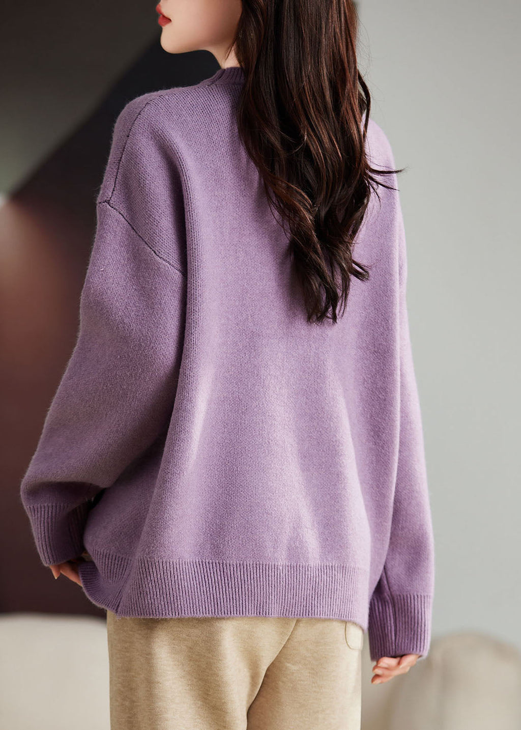 Well Tailored Sweater with a Graceful Silhouette