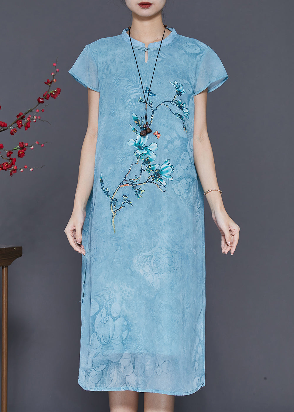 Well Tailored Dress with a Graceful Silhouette