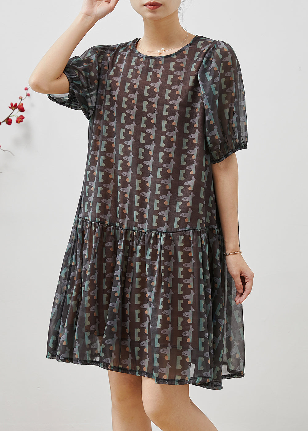 Beautifully Finished Dress in a Timeless Design