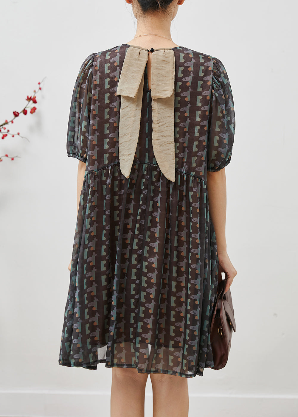 Beautifully Finished Dress in a Timeless Design