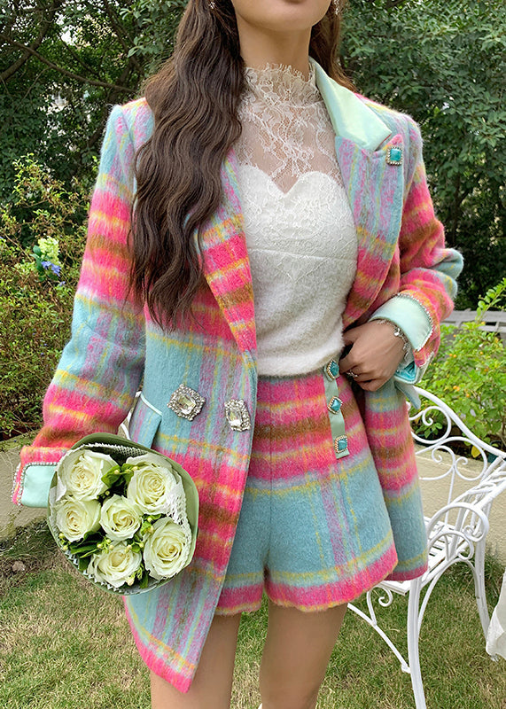 Well Tailored Coat with a Graceful Silhouette