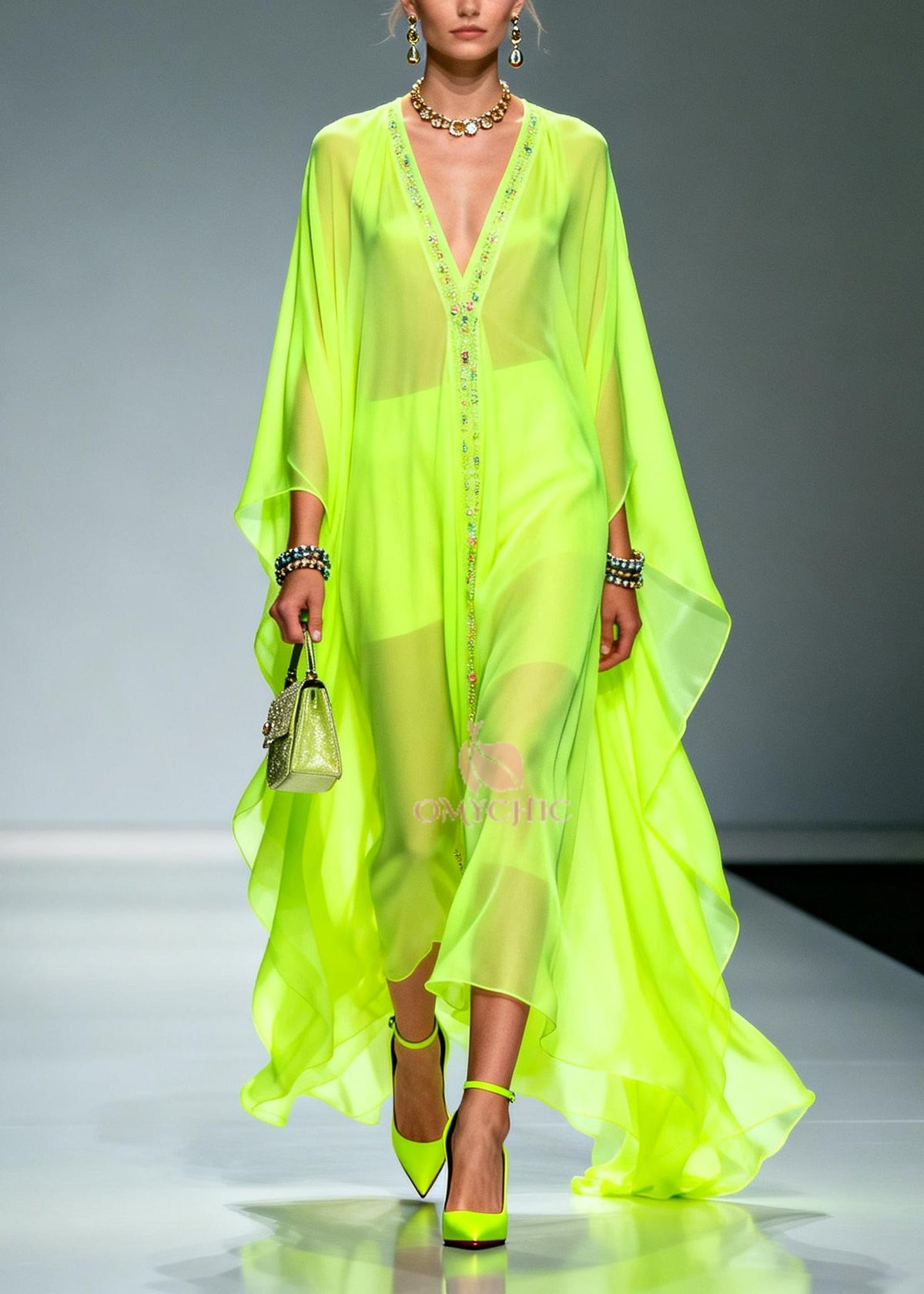 Beautifully Finished Dress in a Timeless Design