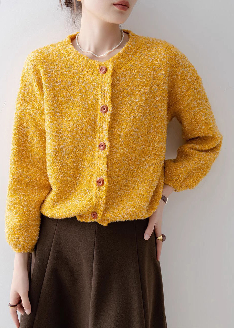 Effortlessly Elegant Cardigan with a Timeless Design