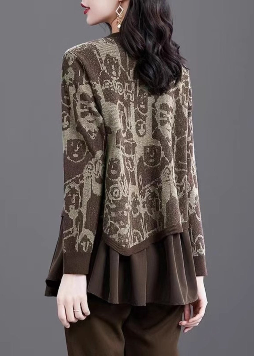 Well Tailored Sweater with a Graceful Silhouette