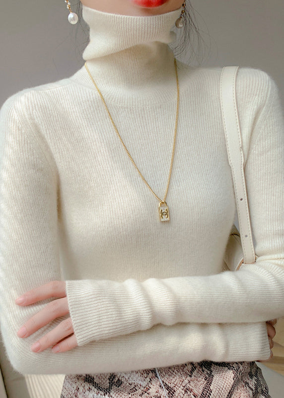 Classic Vintage Sweater with a Flattering Fit