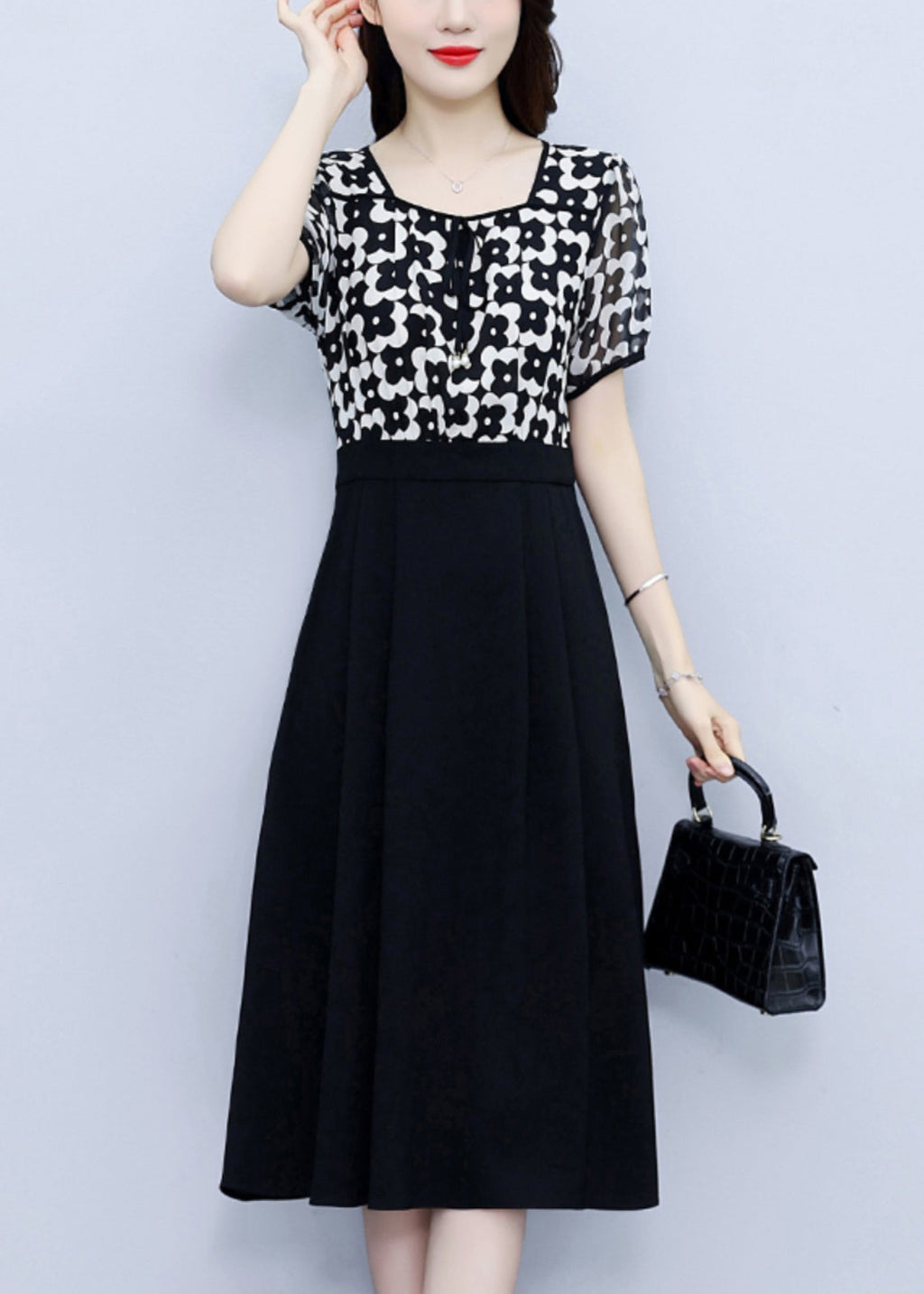 Well Tailored Dress with a Graceful Silhouette