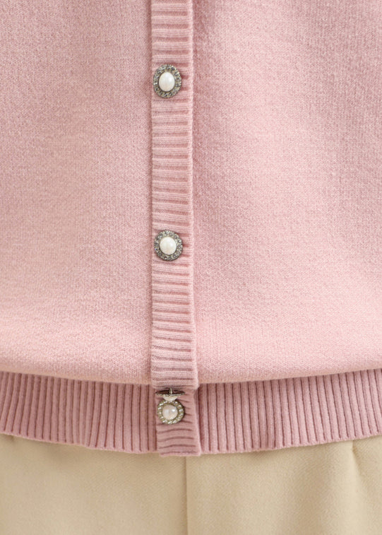 Classic Vintage Pullover with a Flattering Fit