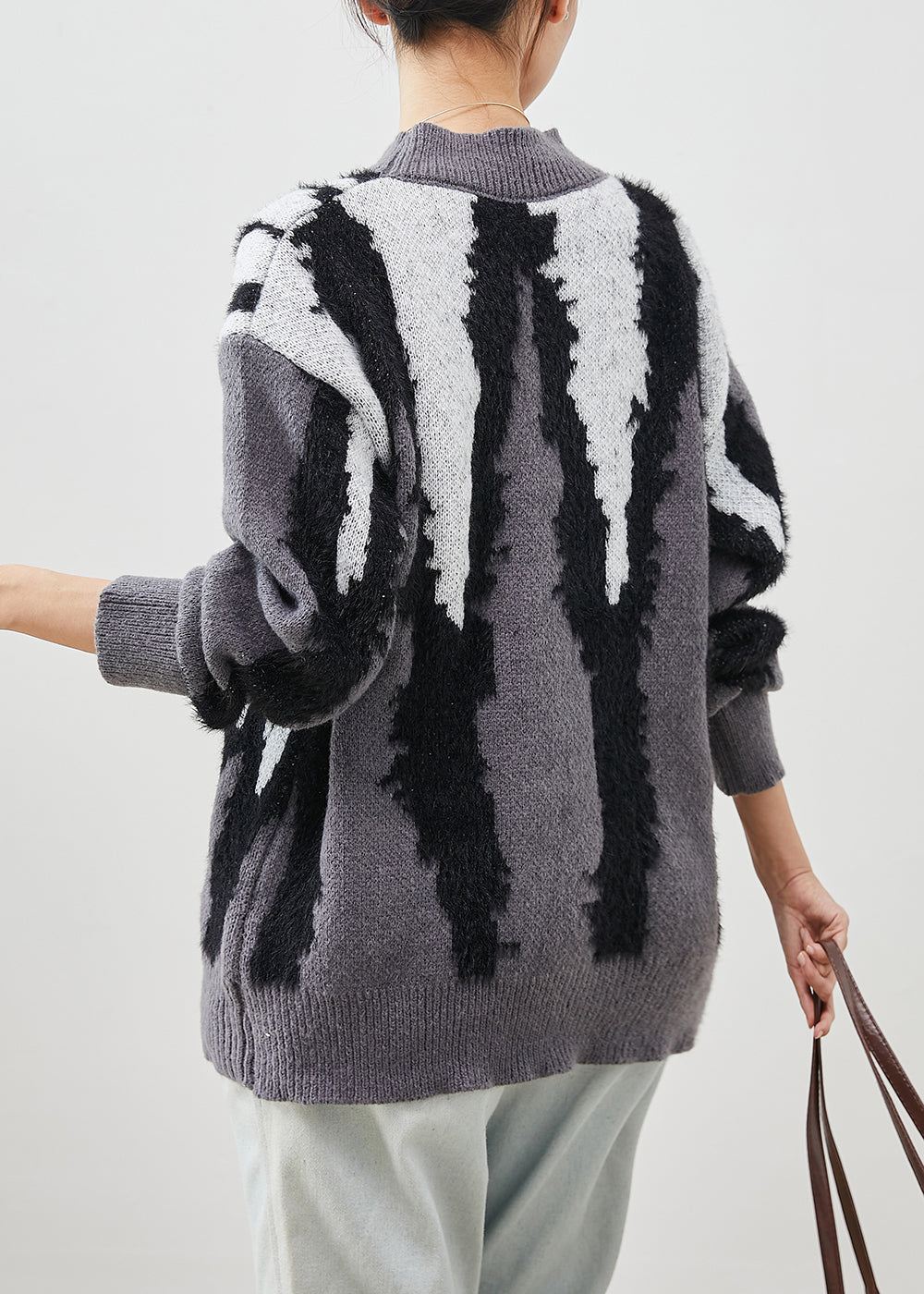 Well Tailored Pullover with a Graceful Silhouette