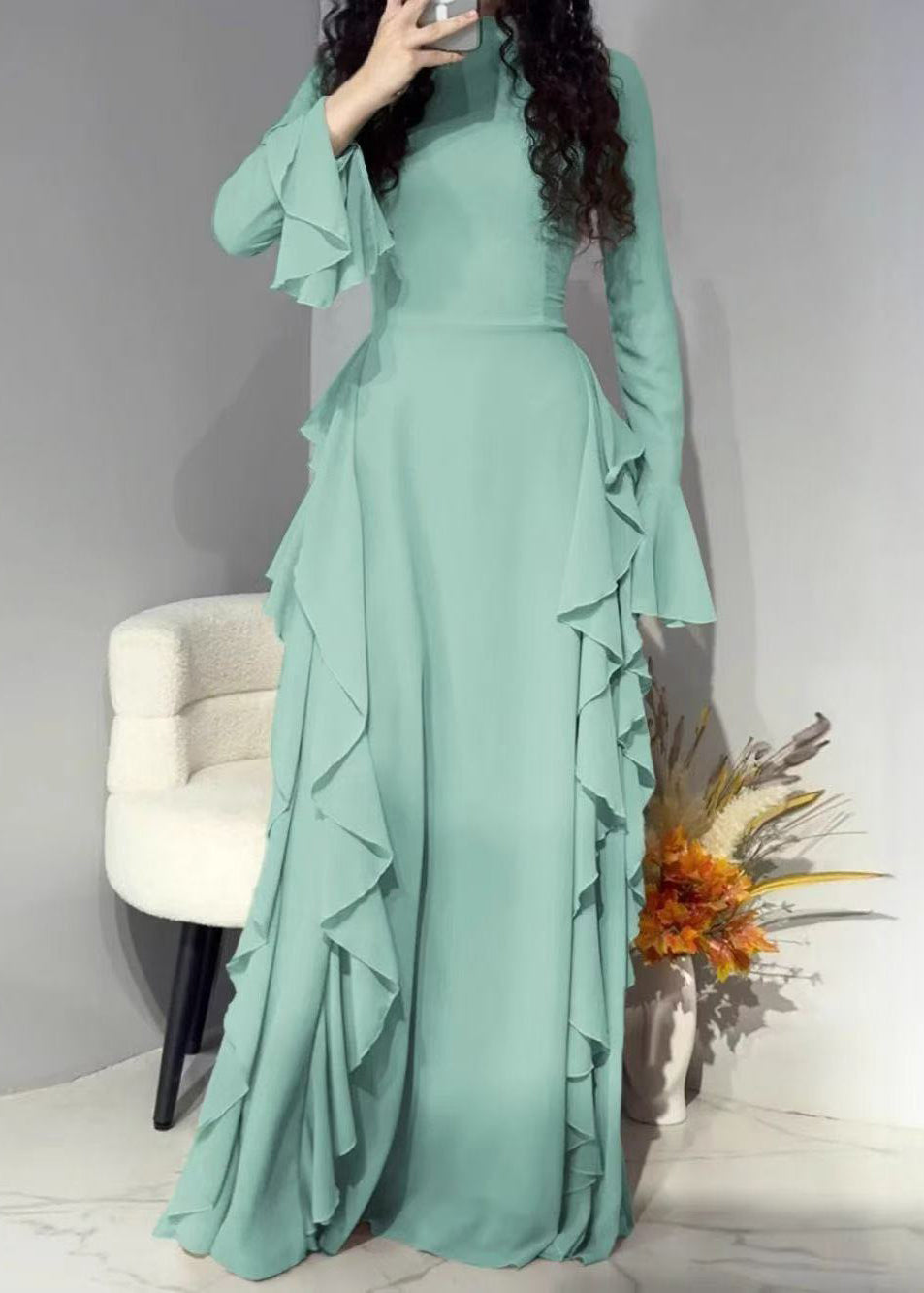 Effortlessly Elegant Dress with a Timeless Design