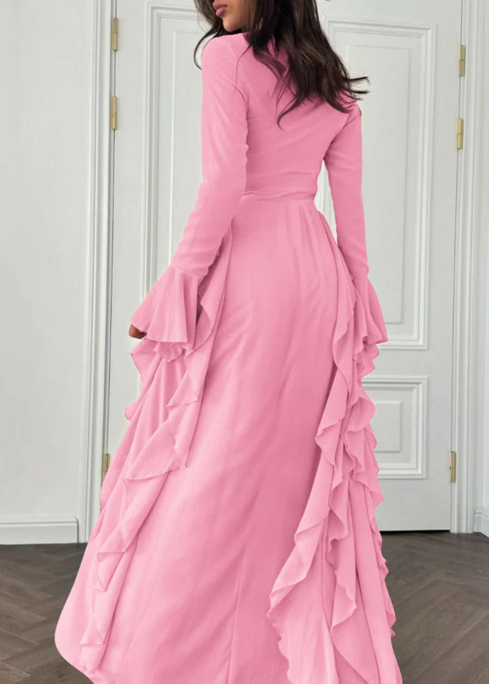 Effortlessly Elegant Dress with a Timeless Design