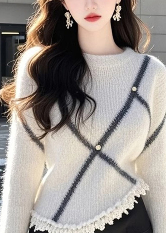 Well Tailored Sweater with a Graceful Silhouette
