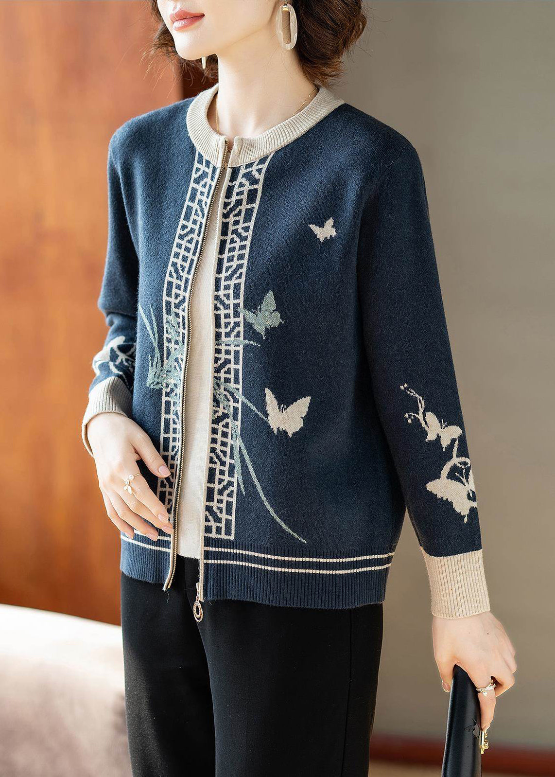 Gracefully Styled Cardigan for Any Occasion
