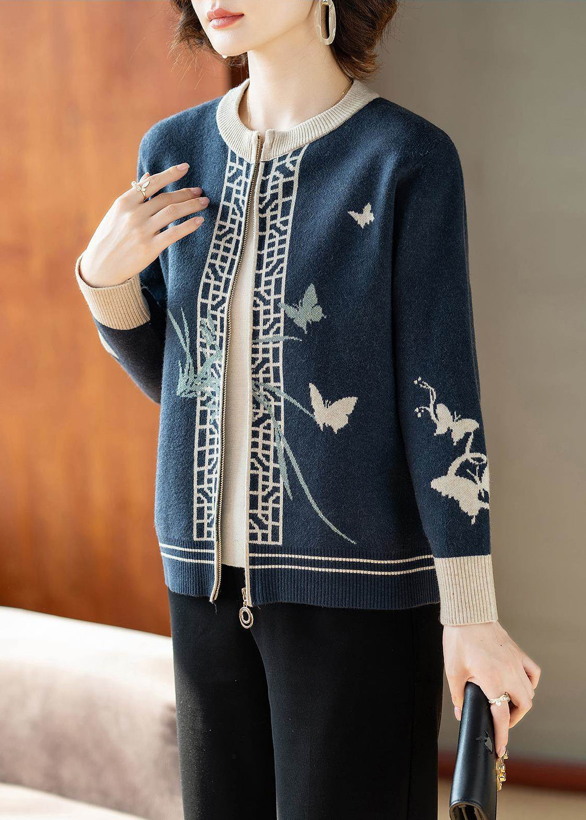 Gracefully Styled Cardigan for Any Occasion