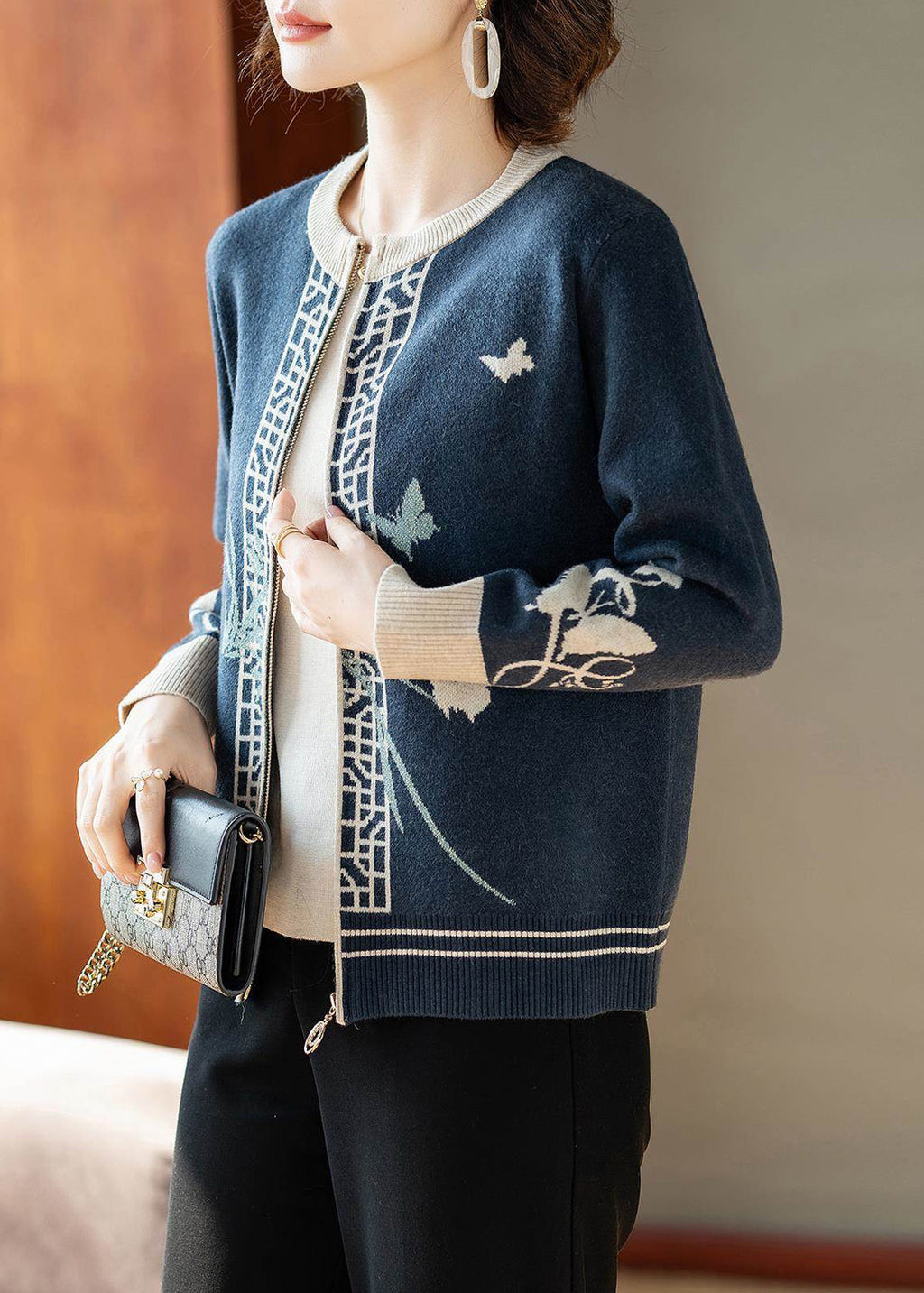 Gracefully Styled Cardigan for Any Occasion