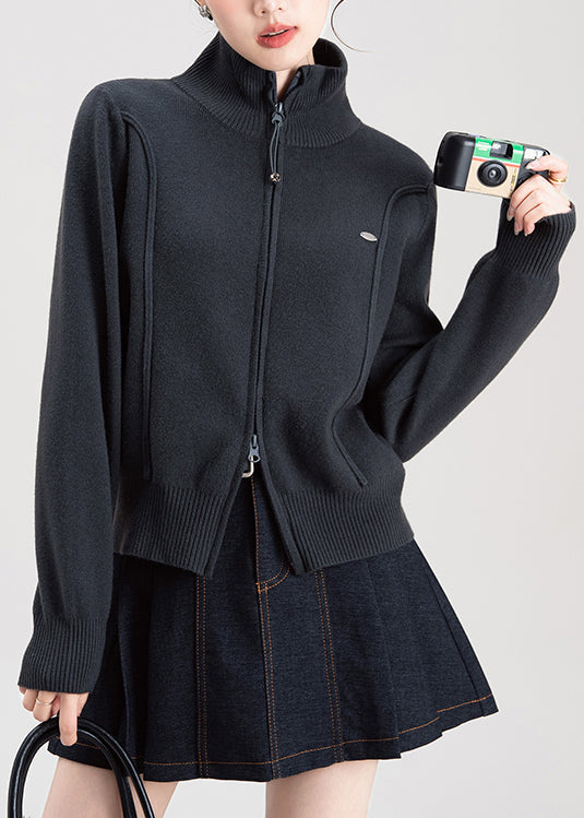 Effortlessly Elegant Sweater with a Timeless Design