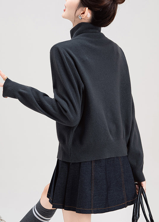 Effortlessly Elegant Sweater with a Timeless Design