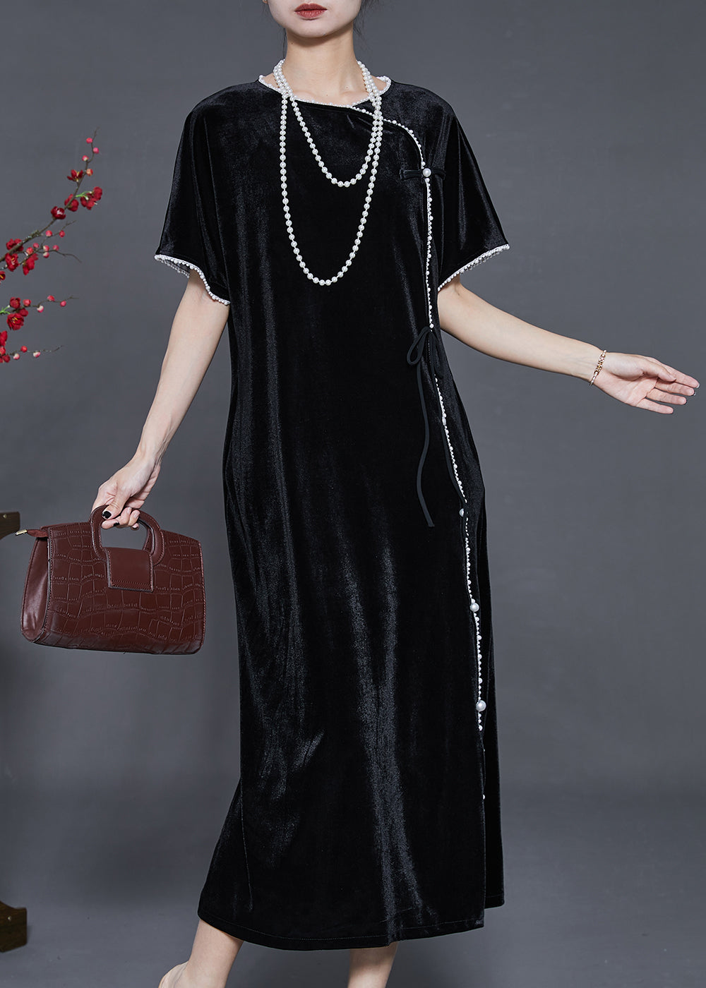 Beautifully Finished Dress in a Timeless Design