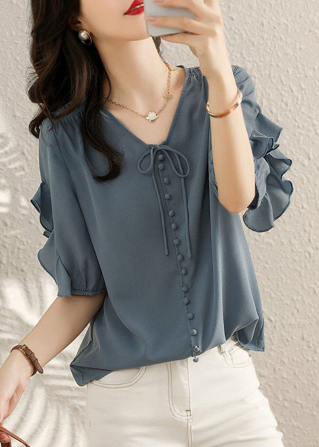 Effortlessly Elegant Shirt with a Timeless Design