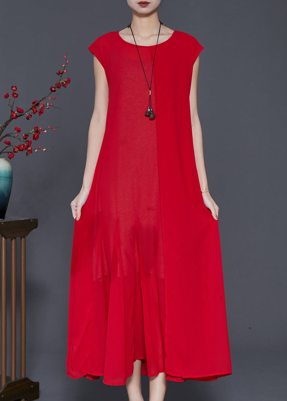 Effortlessly Elegant Dress with a Timeless Design
