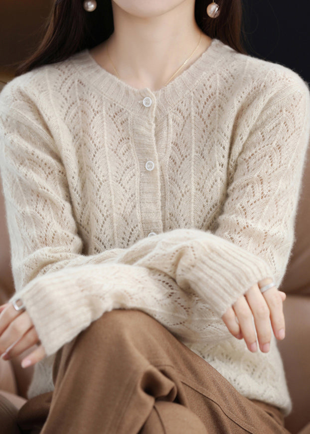 Effortlessly Elegant Cardigan with a Timeless Design