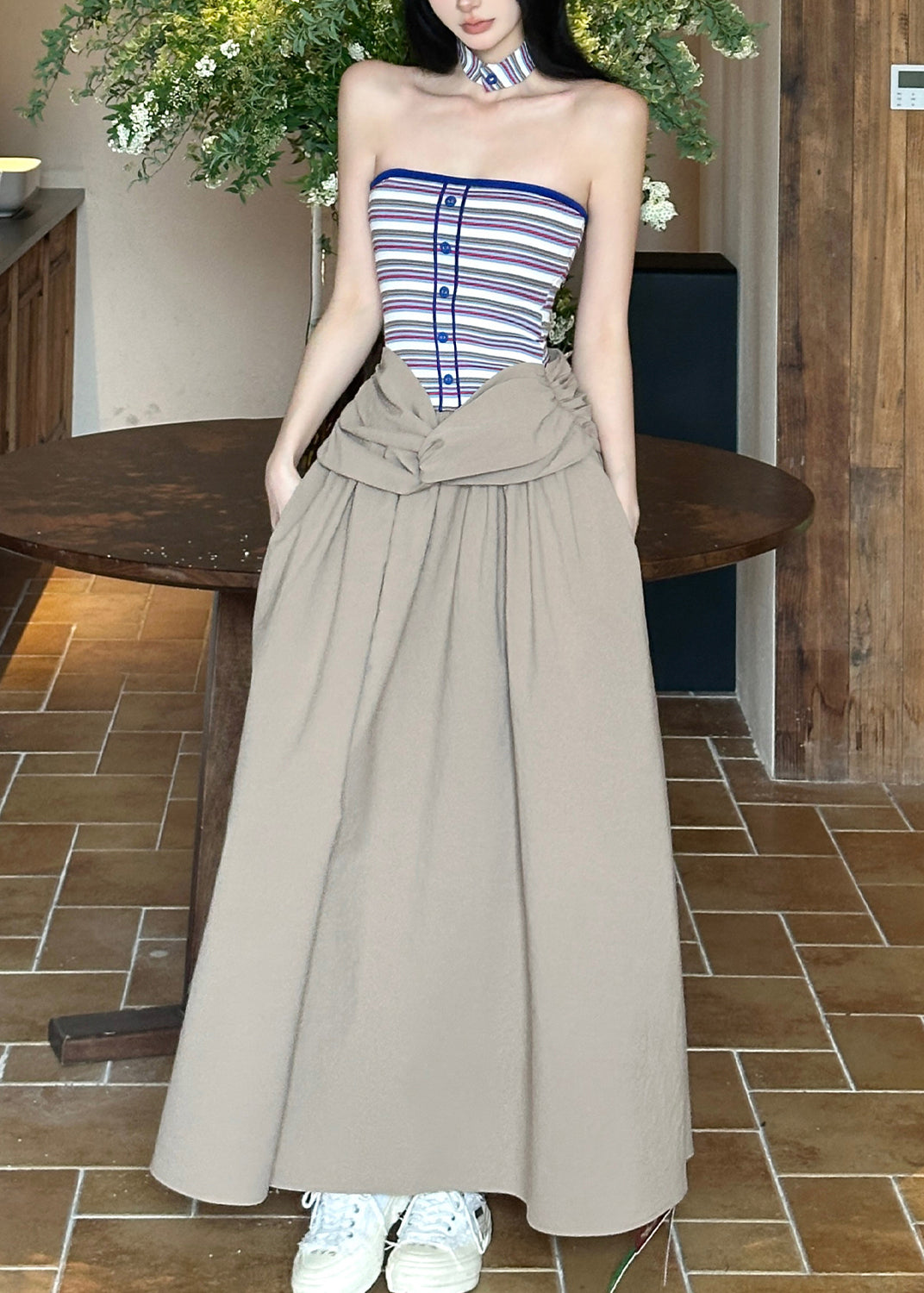 Well Tailored Dress with a Graceful Silhouette