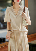 Effortlessly Elegant Blouse with a Timeless Design