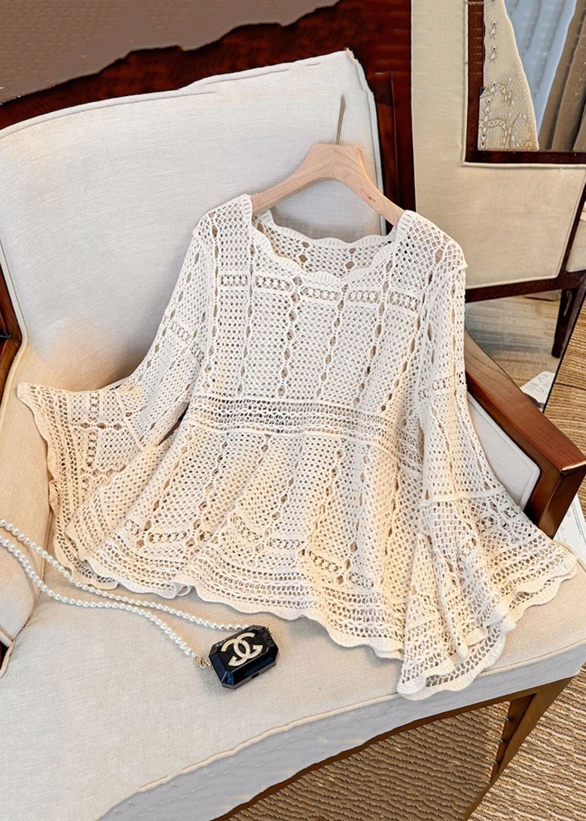 Effortlessly Elegant Top with a Timeless Design