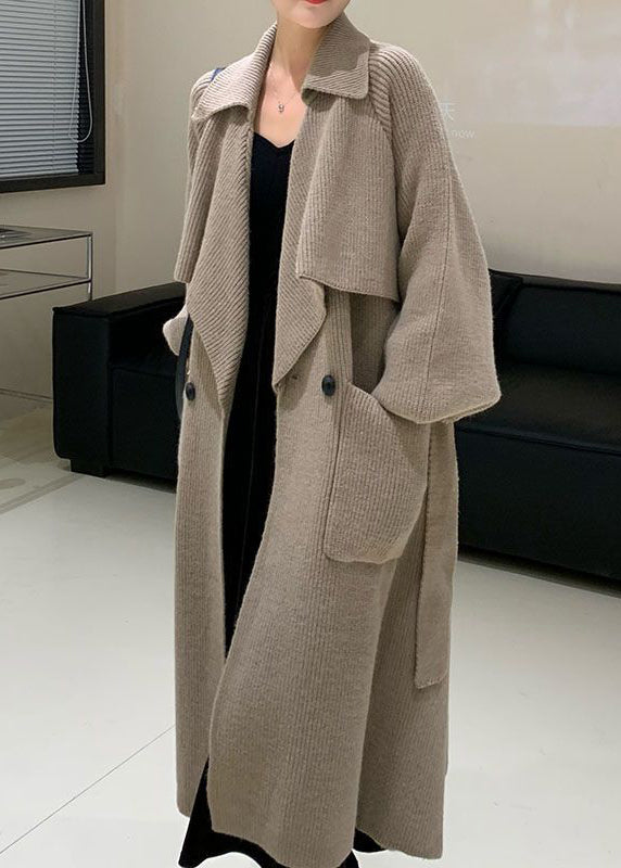 Well Tailored Coat with a Graceful Silhouette