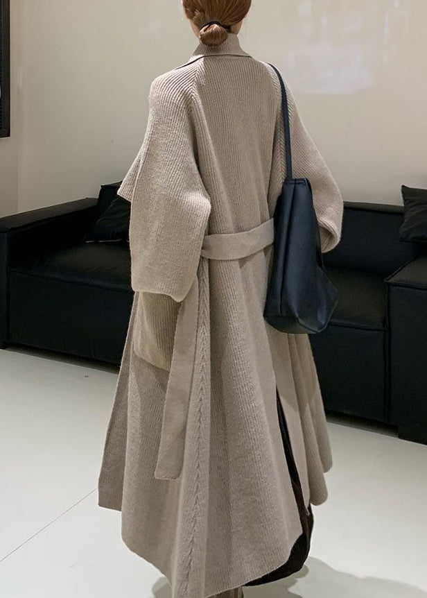 Well Tailored Coat with a Graceful Silhouette