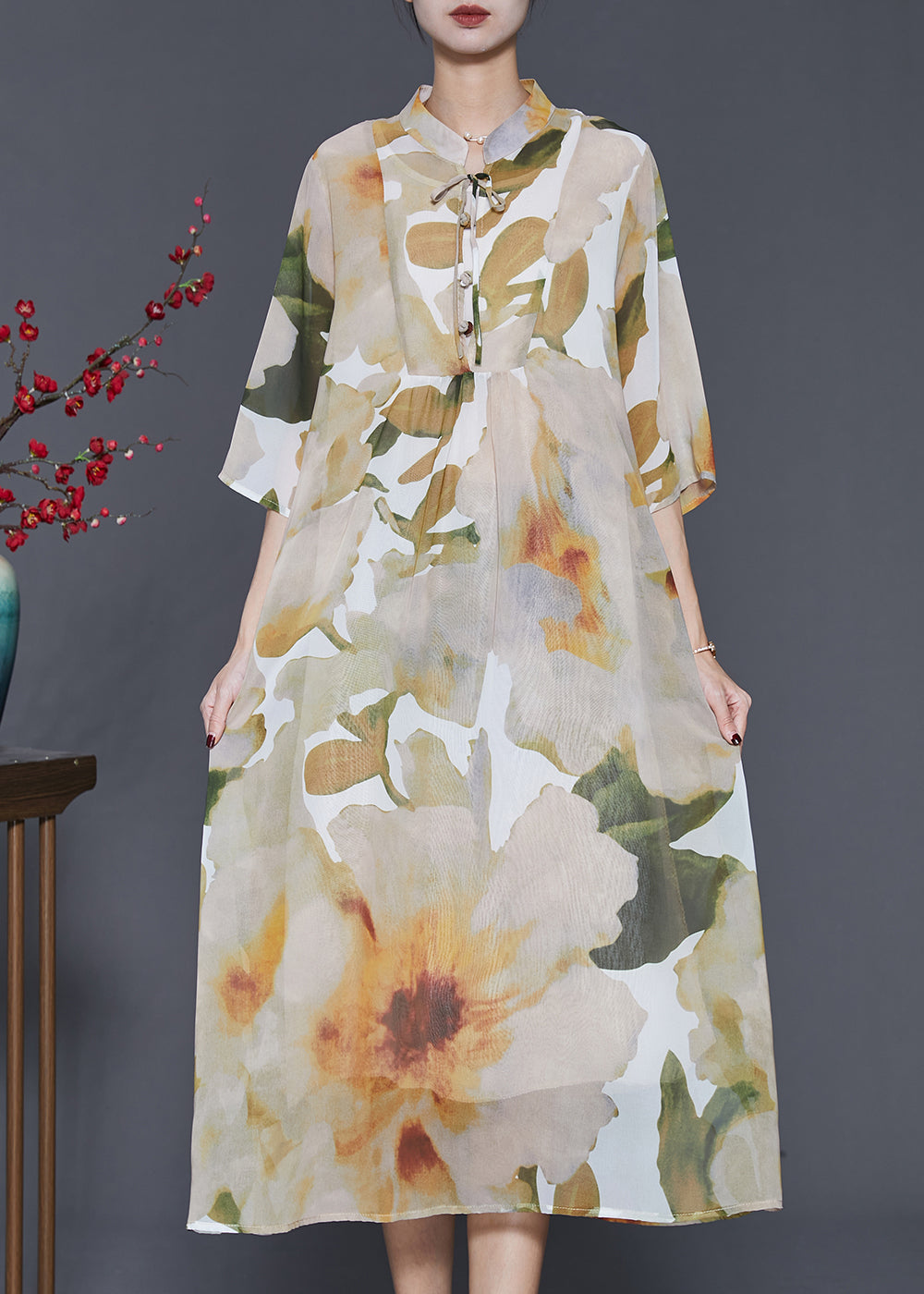 Beautifully Finished Dress in a Timeless Design