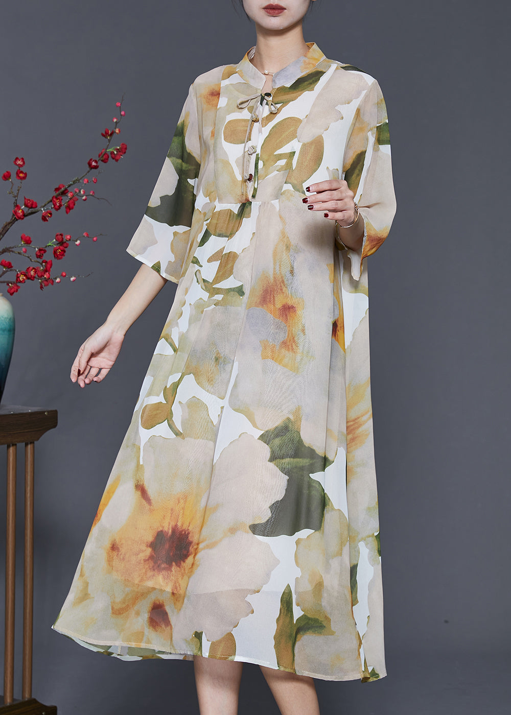 Beautifully Finished Dress in a Timeless Design