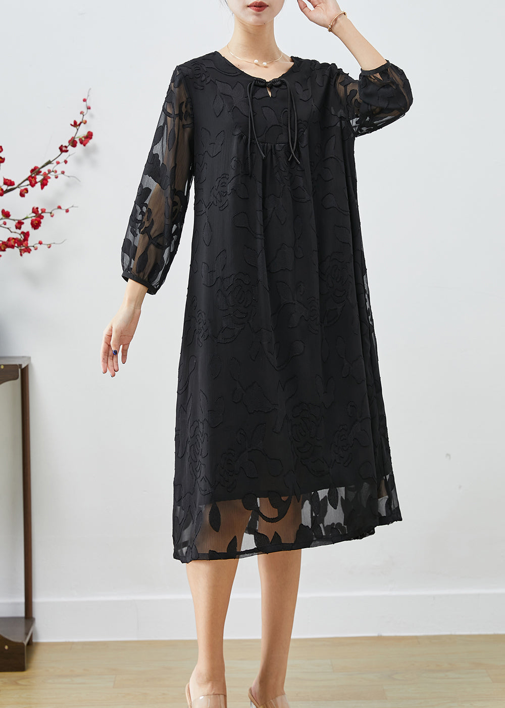 Beautifully Finished Dress in a Timeless Design