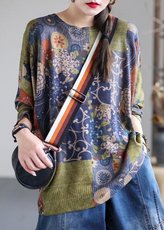 Classic Vintage Sweater with a Flattering Fit