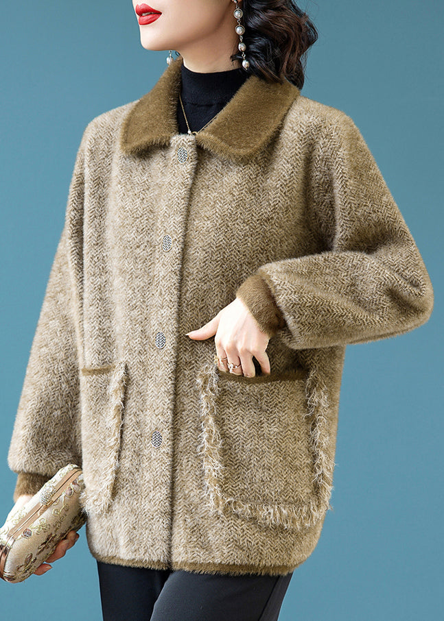 Well Tailored Coat with a Graceful Silhouette