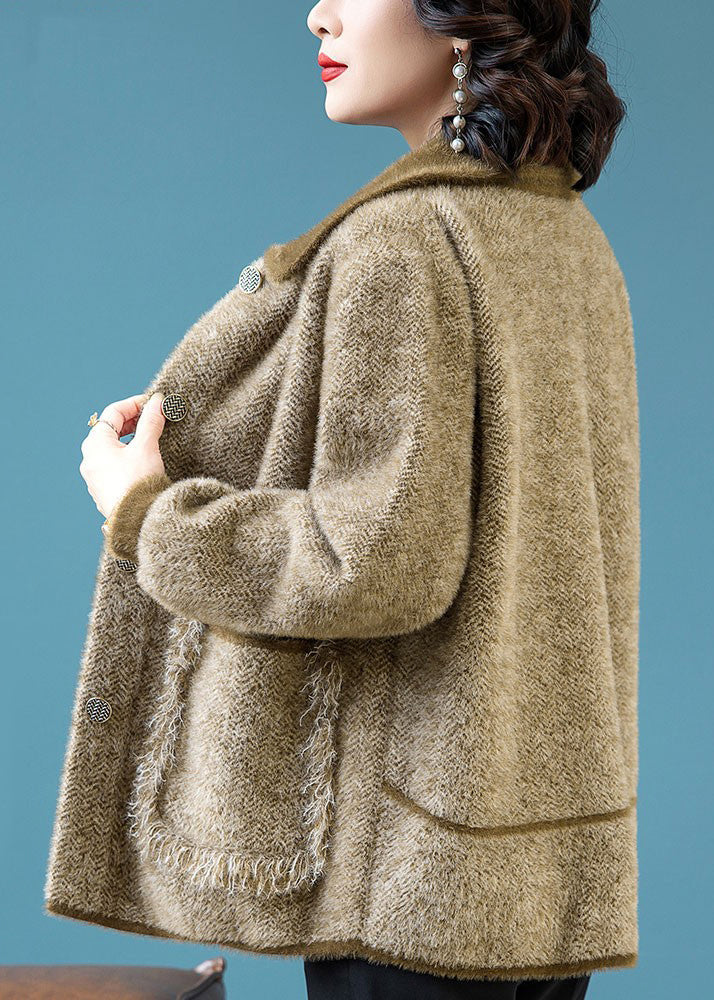 Well Tailored Coat with a Graceful Silhouette