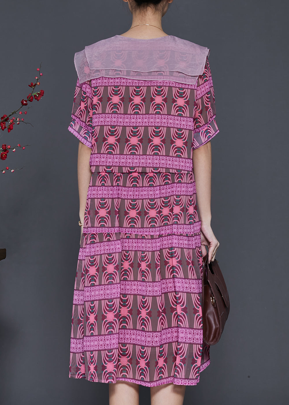 Well Tailored Dress with a Graceful Silhouette