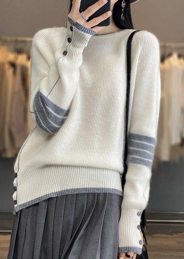 Classic Vintage Sweater with a Flattering Fit