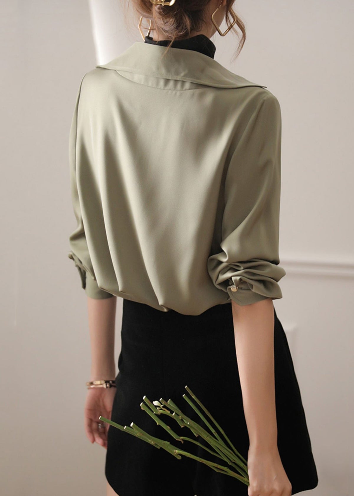 Well Tailored Top with a Graceful Silhouette