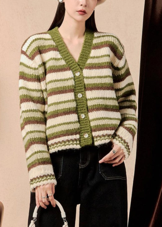 Classic Vintage Sweater with a Flattering Fit