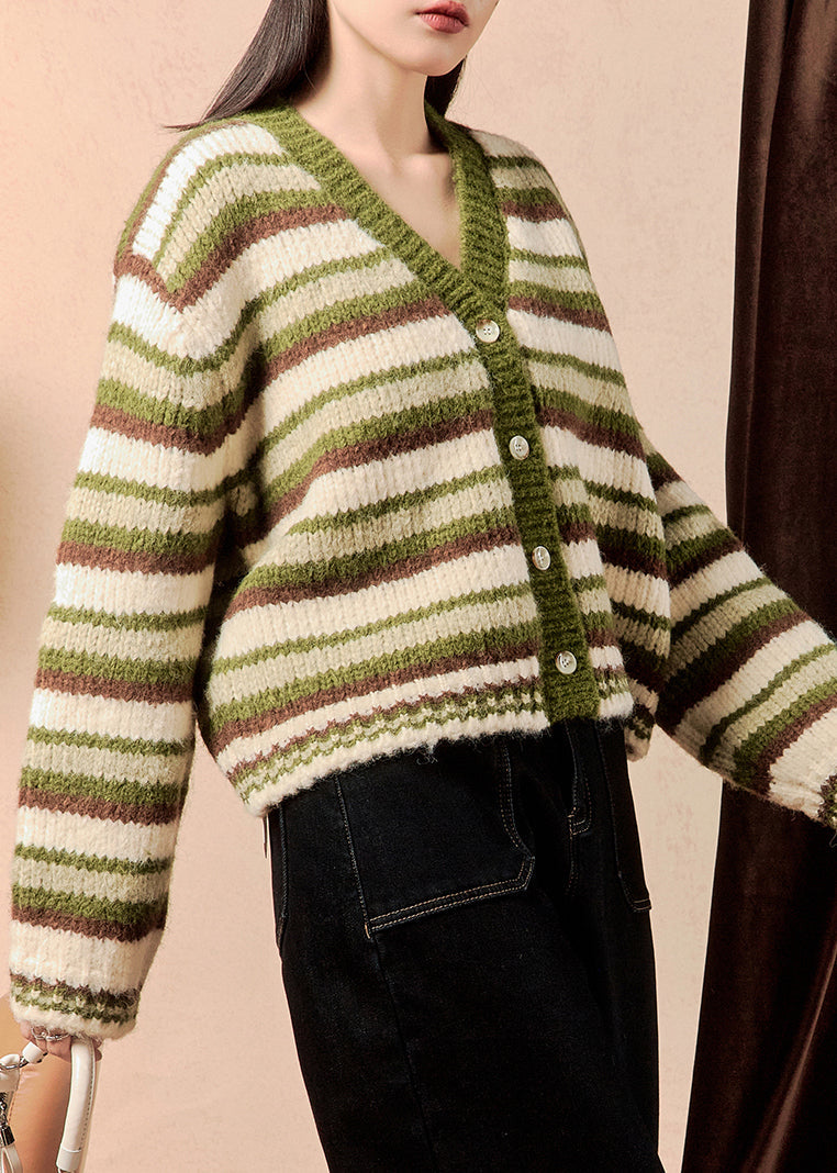 Classic Vintage Sweater with a Flattering Fit