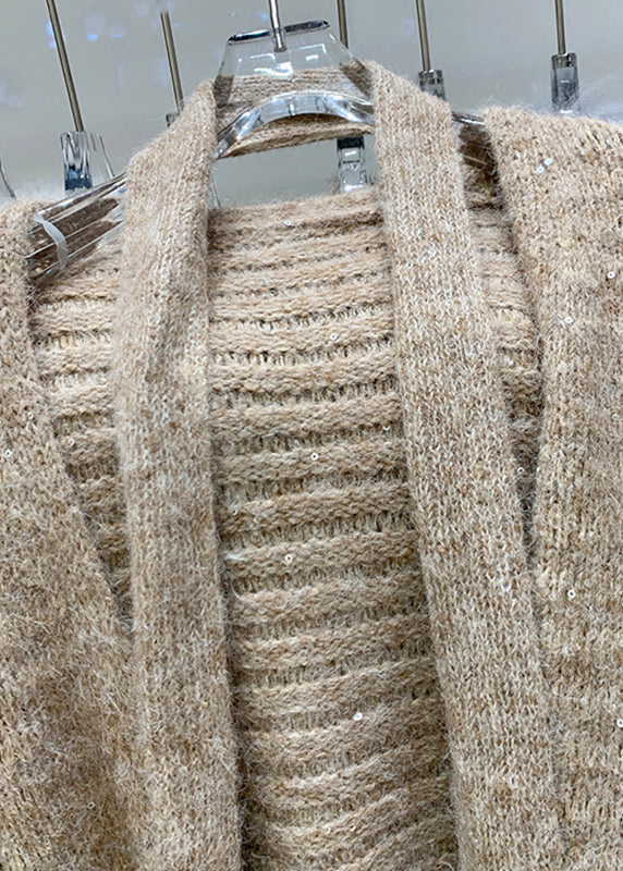 Well Tailored Cardigan with a Graceful Silhouette