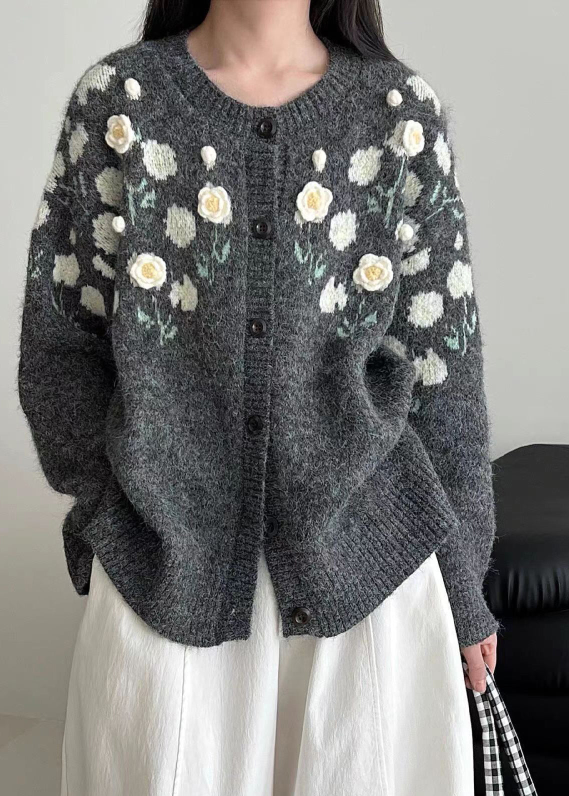 Well Tailored Coat with a Graceful Silhouette
