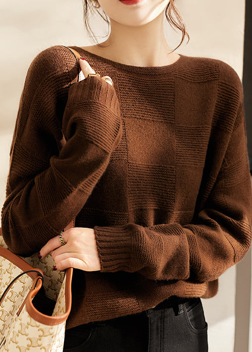 Well Tailored Sweater with a Graceful Silhouette