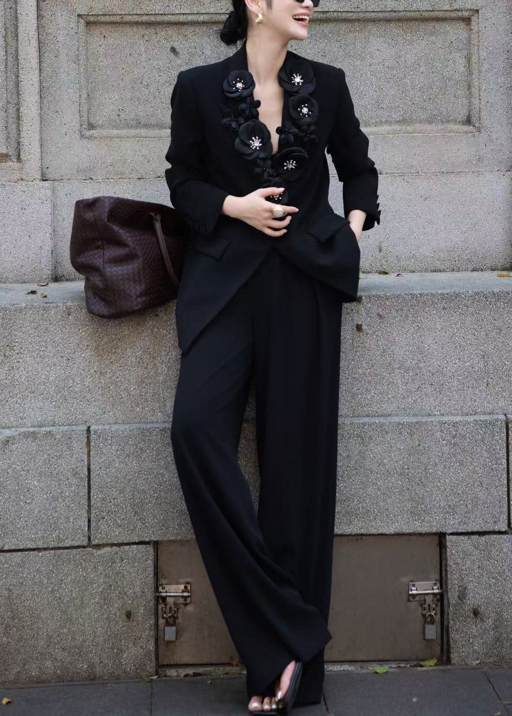 Effortlessly Elegant Pants with a Timeless Design